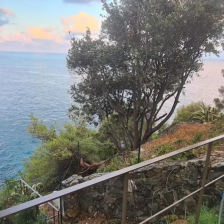 Cokkinis Fronte Mare Con Ampio Giardino Villa Varazze