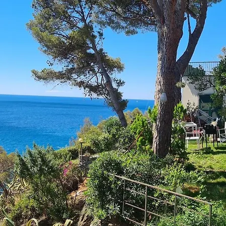Cokkinis Fronte Mare Con Ampio Giardino * Varazze
