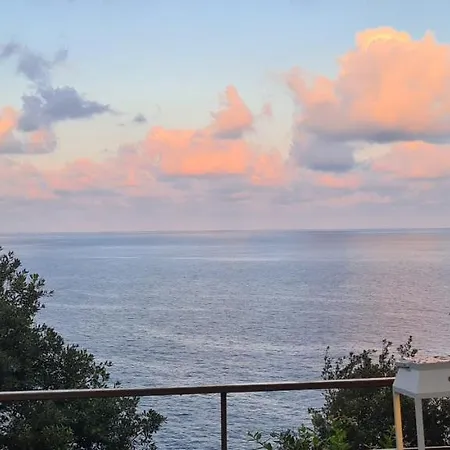 Cokkinis Fronte Mare Con Ampio Giardino * Varazze