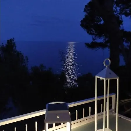 Cokkinis Fronte Mare Con Ampio Giardino *
