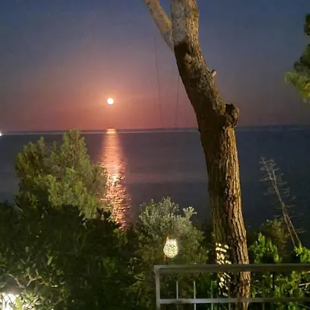 Villa Cokkinis With Garden Overlooking The Sea