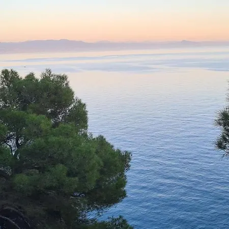 Villa Cokkinis Fronte Mare Con Ampio Giardino *