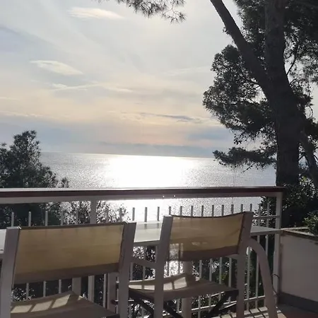 Cokkinis Fronte Mare Con Ampio Giardino Villa Varazze