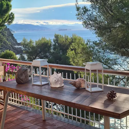 Cokkinis Fronte Mare Con Ampio Giardino * Varazze