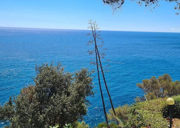 Cokkinis Fronte Mare Con Ampio Giardino