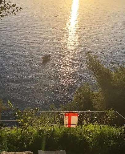 Cokkinis Fronte Mare Con Ampio Giardino Villa Varazze