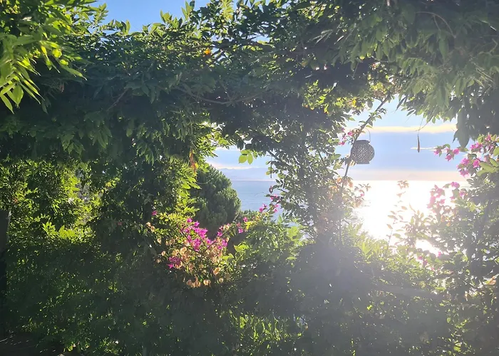 Cokkinis Fronte Mare Con Ampio Giardino Villa *