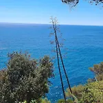 Cokkinis Fronte Mare Con Ampio Giardino