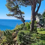 Cokkinis Fronte Mare Con Ampio Giardino * Varazze