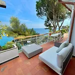 Cokkinis Fronte Mare Con Ampio Giardino Varazze