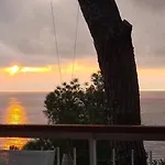 Cokkinis Fronte Mare Con Ampio Giardino Villa