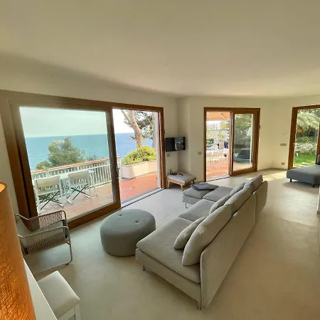 Cokkinis Villa: Seaside Retreat With Ev Charging Villa