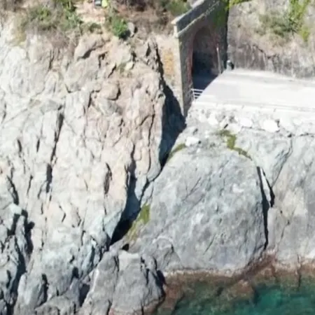 Cokkinis Fronte Mare Con Ampio Giardino Villa Varazze
