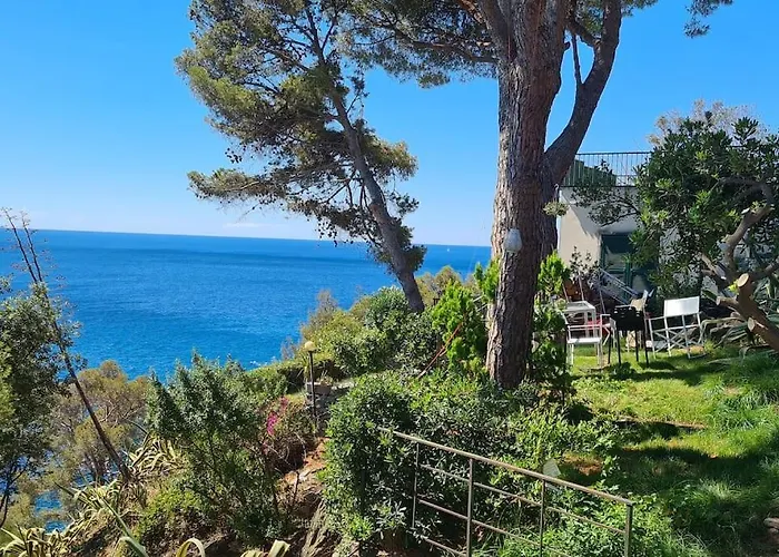 Cokkinis Fronte Mare Con Ampio Giardino * Varazze