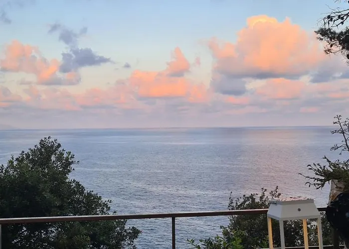 Cokkinis Fronte Mare Con Ampio Giardino * Varazze