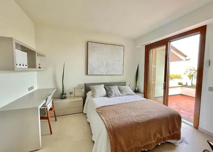 Cokkinis Villa *