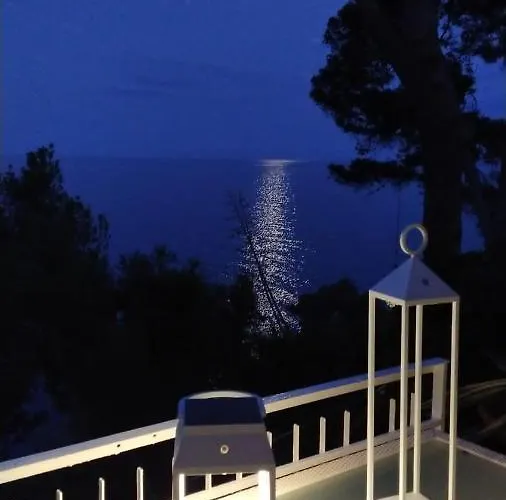 Cokkinis Fronte Mare Con Ampio Giardino *